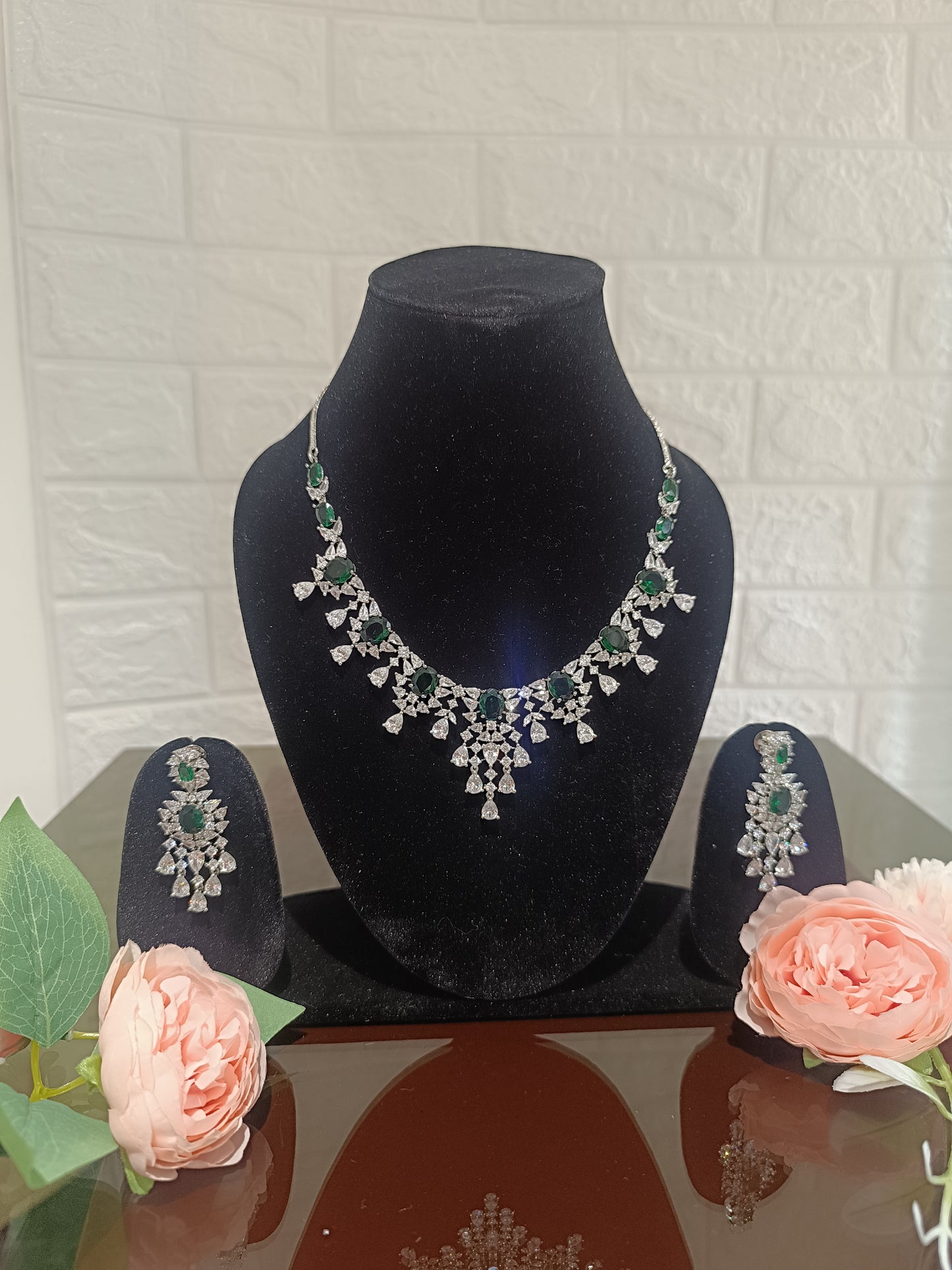 Emerald Green Stone Necklace Set AD (AJ005)