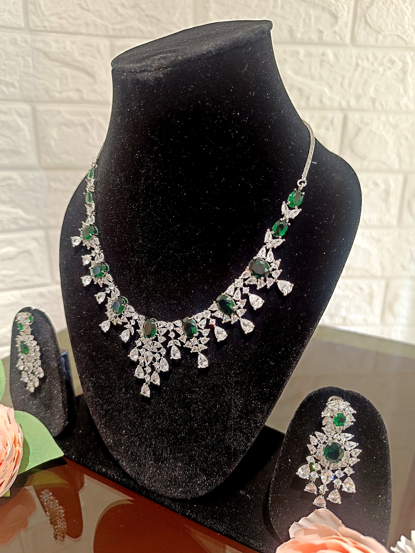 Emerald Green Stone Necklace Set AD (AJ005)