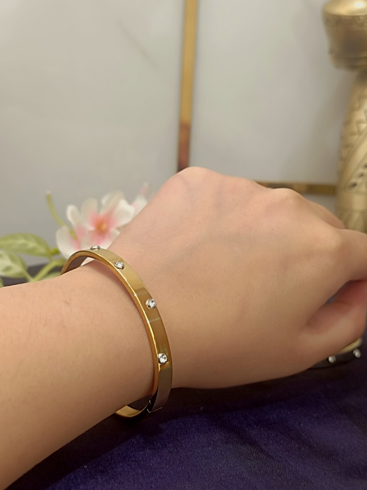 Golden Diamond Studded Anti-Tarnish Bracelet (AJ016)