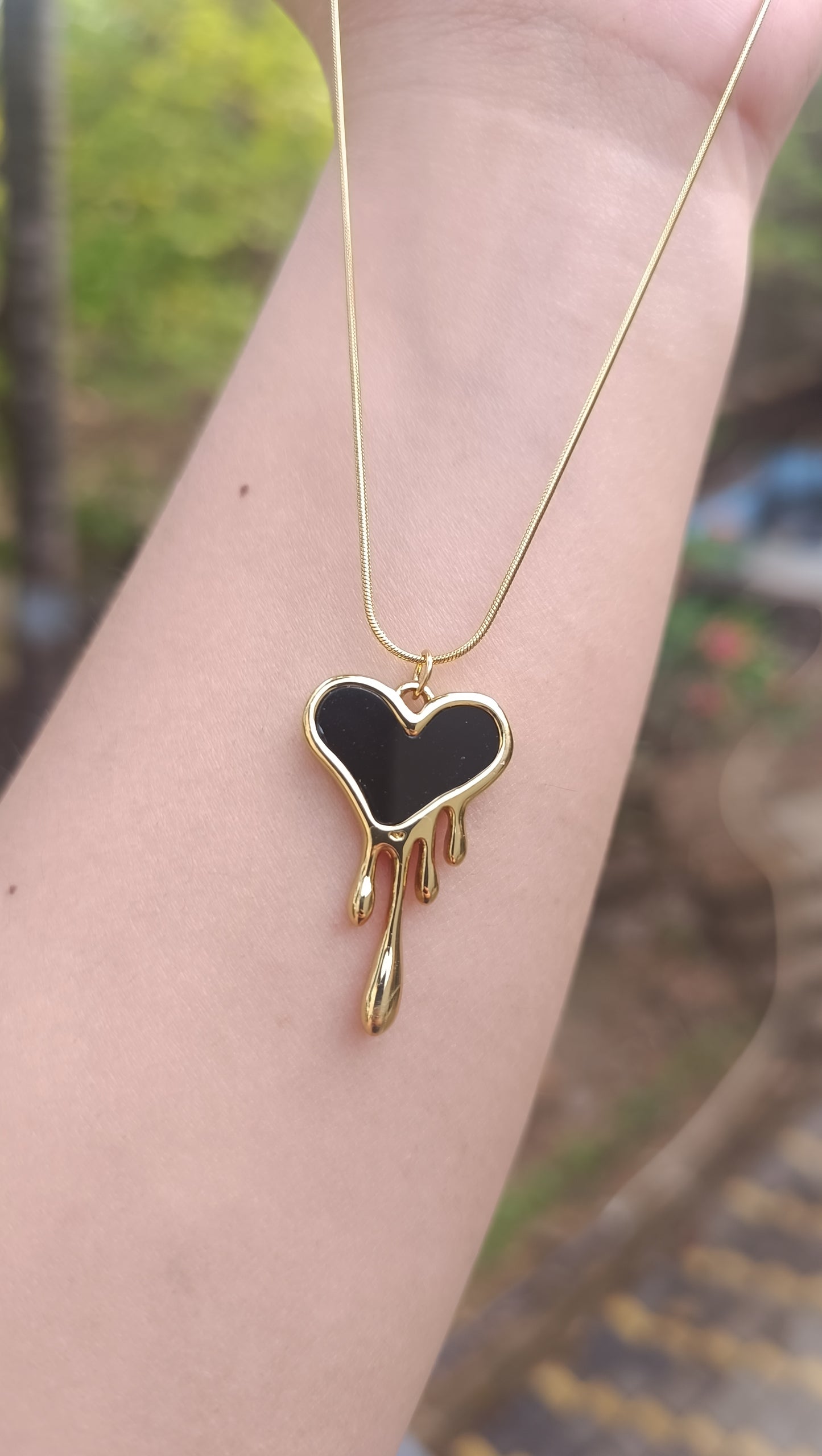 Gold-Tone Black Heart Pendant Chain (AJ024)